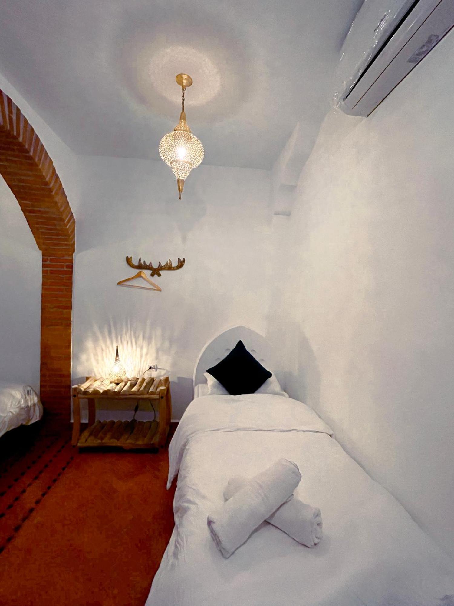 Riad Bab Mahruk Chefchaouen Bagian luar foto